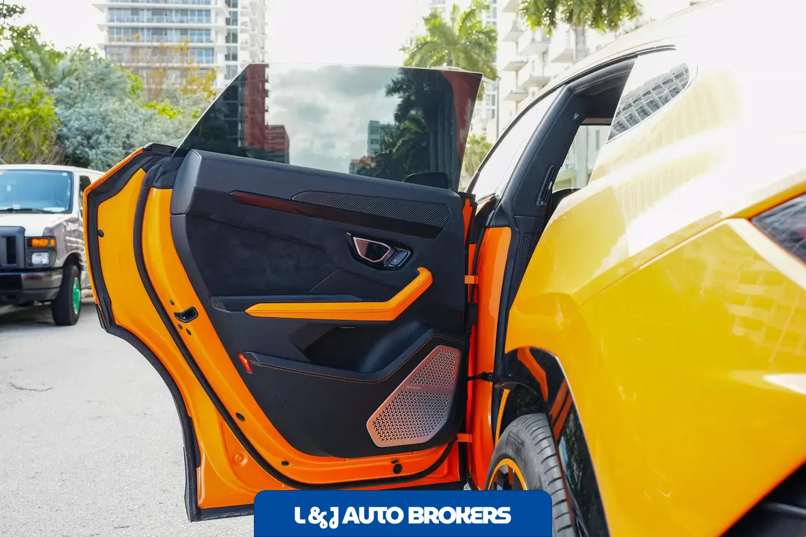 2022 Lamborghini Urus Pearl Capsule