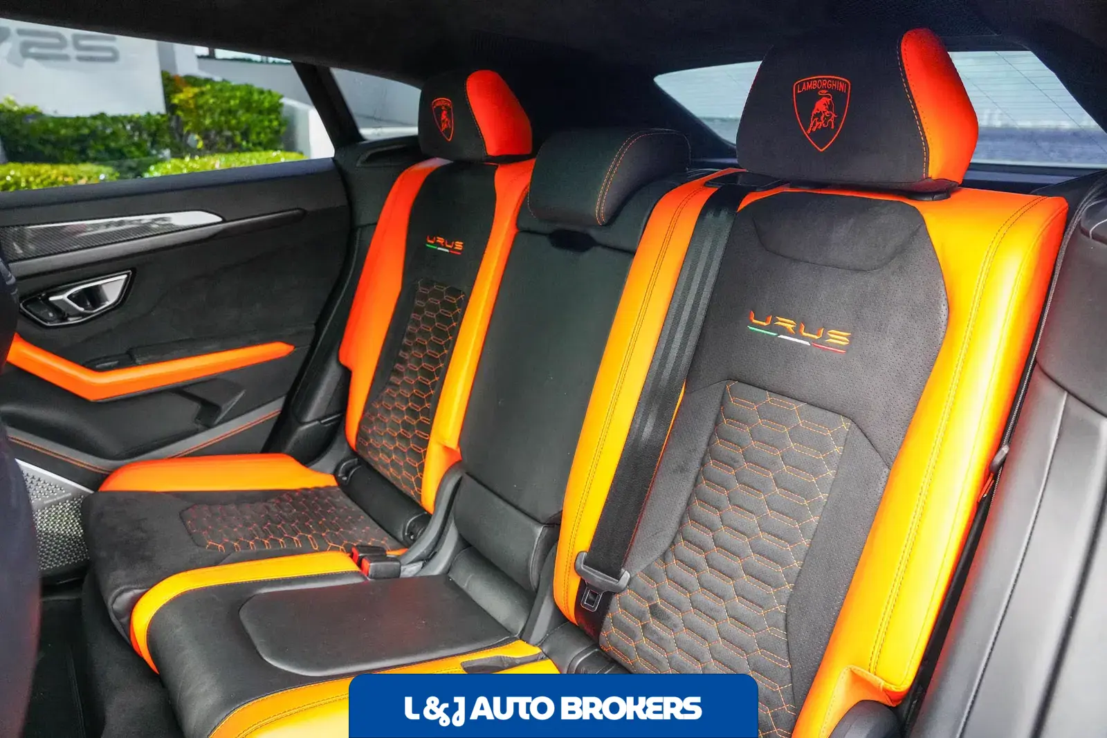 2022 Lamborghini Urus Pearl Capsule