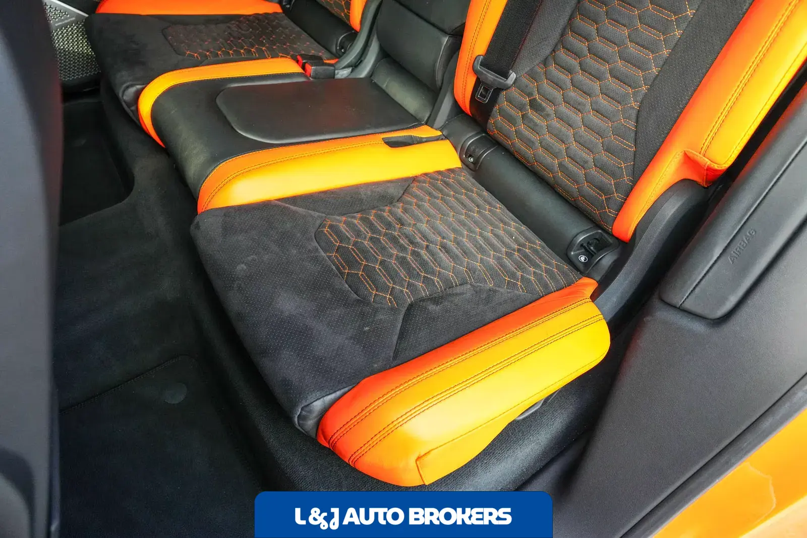 2022 Lamborghini Urus Pearl Capsule