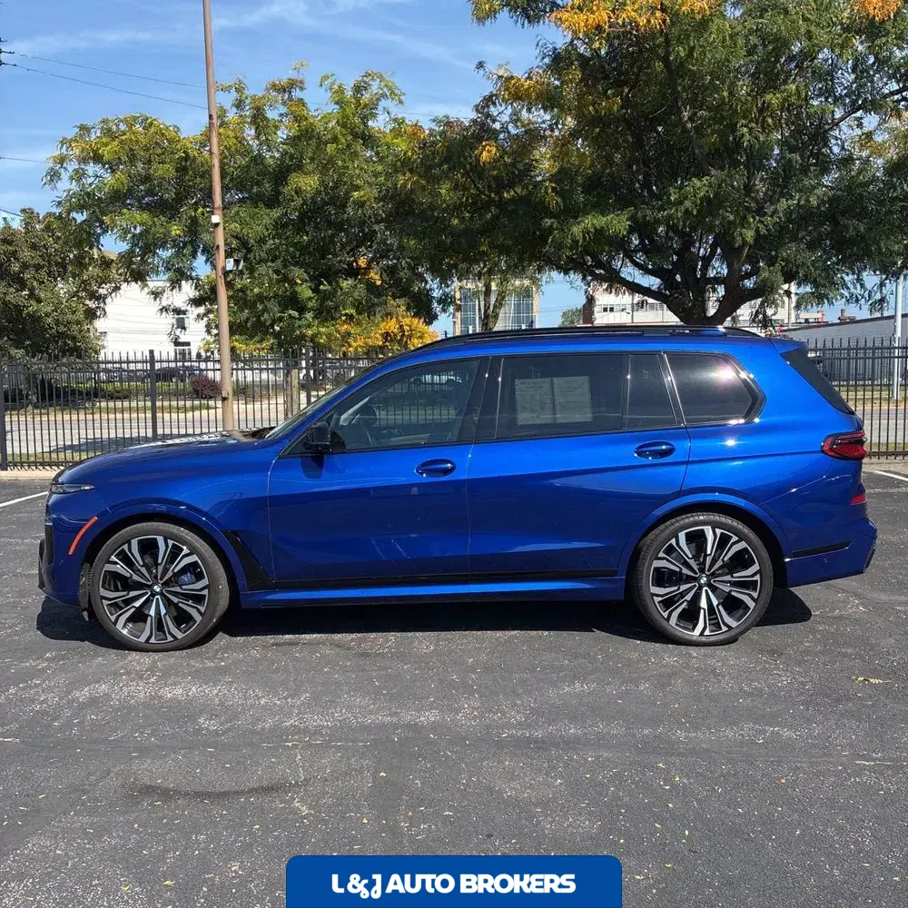 2024 BMW X7 M60i