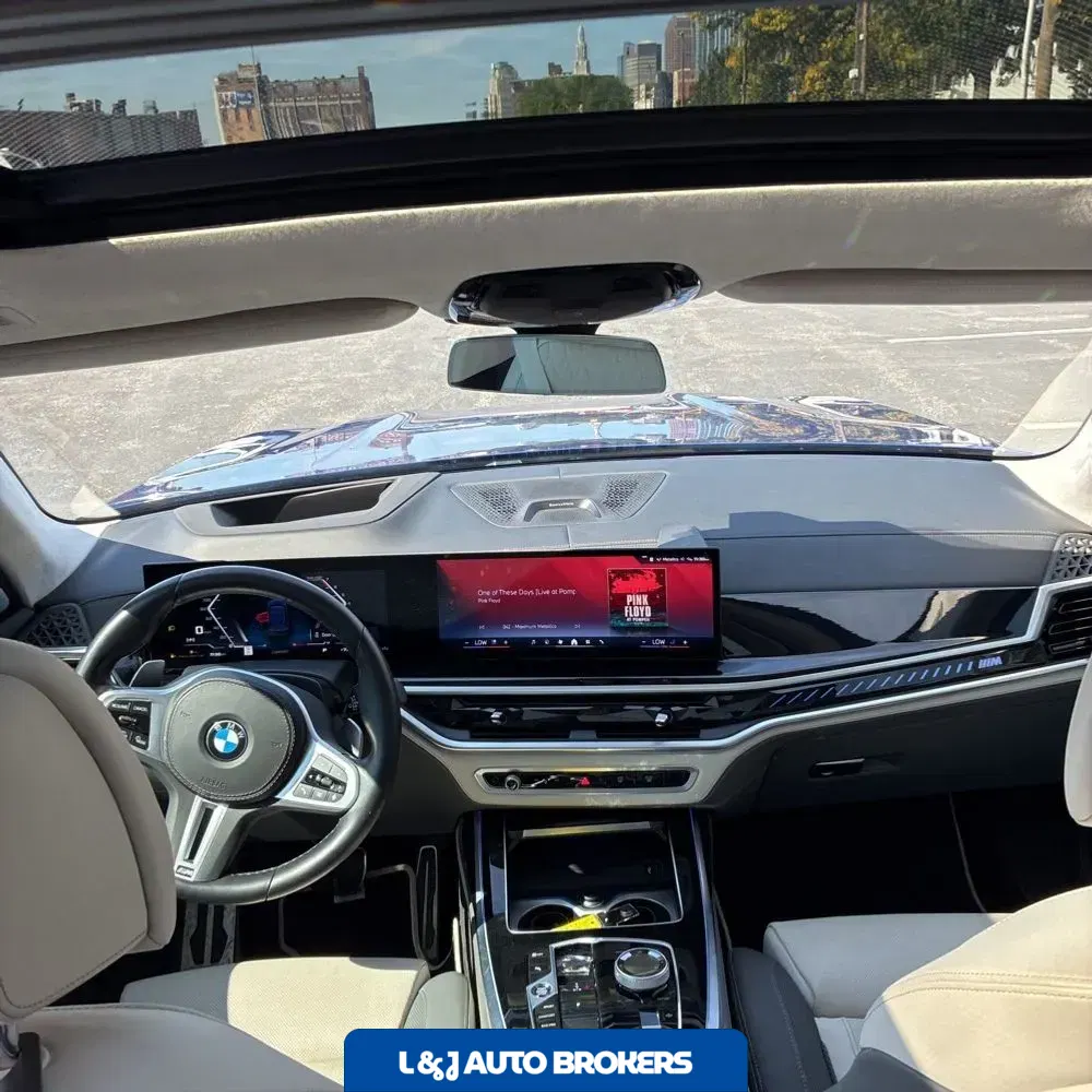 2024 BMW X7 M60i
