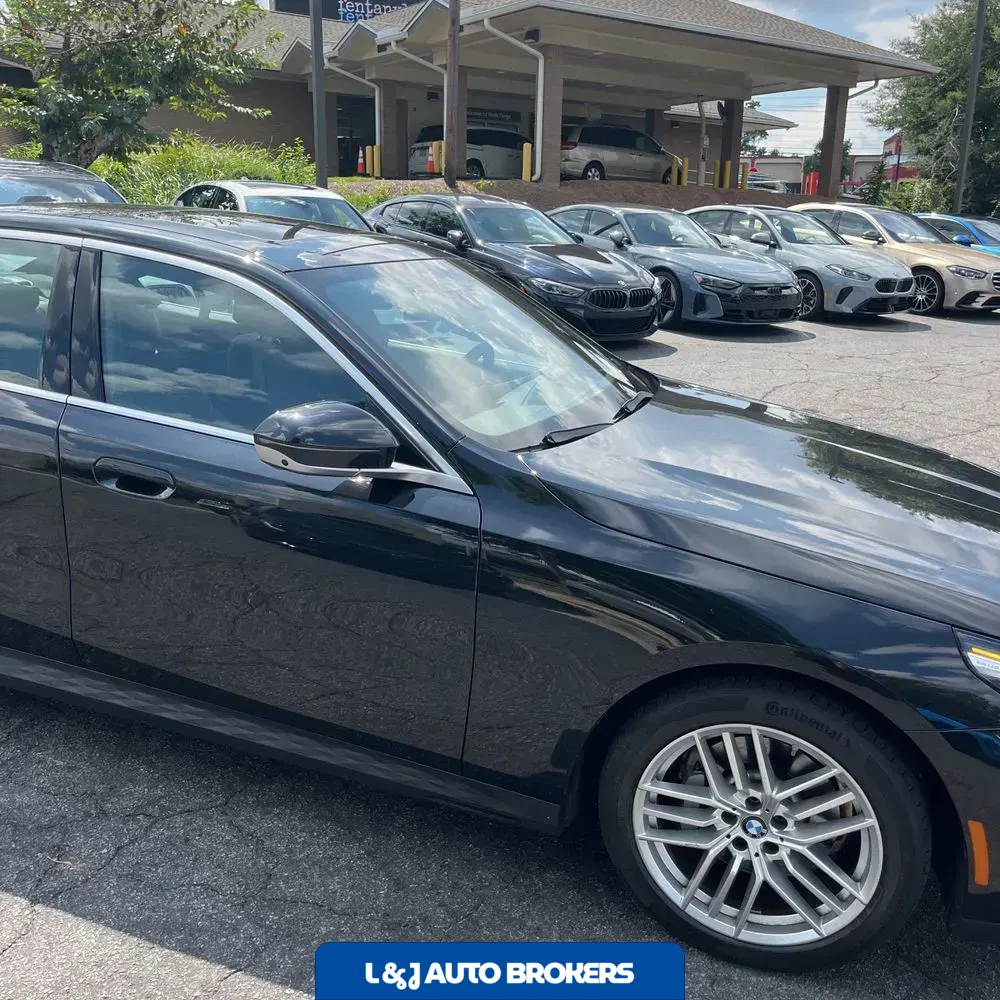 2025 BMW 5-Series 530i