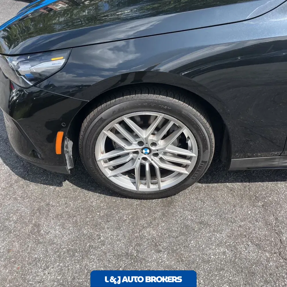 2025 BMW 5-Series 530i