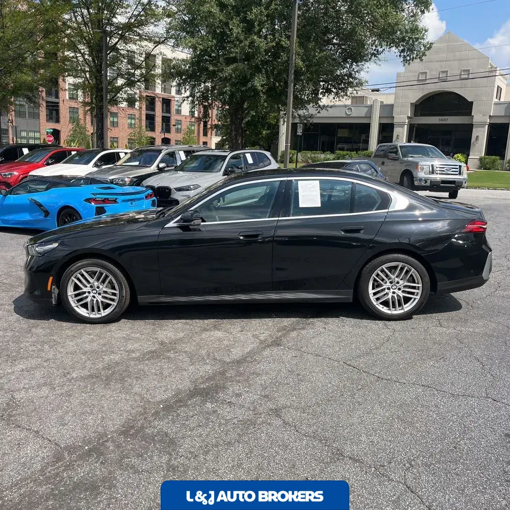 2025 BMW 5-Series 530i
