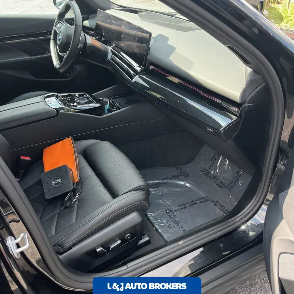 2025 BMW 5-Series 530i