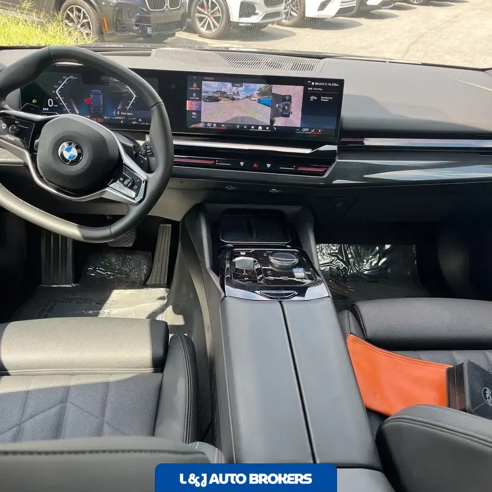2025 BMW 5-Series 530i