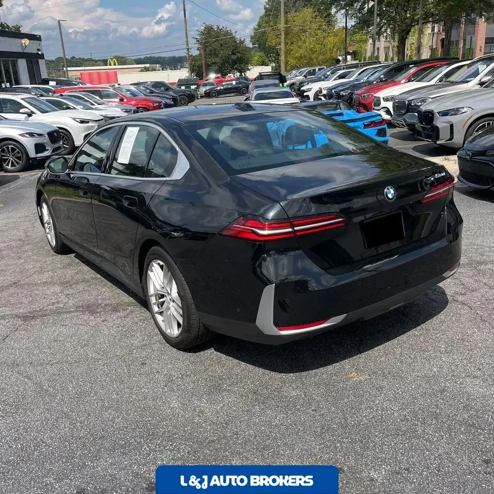 2025 BMW 5-Series 530i
