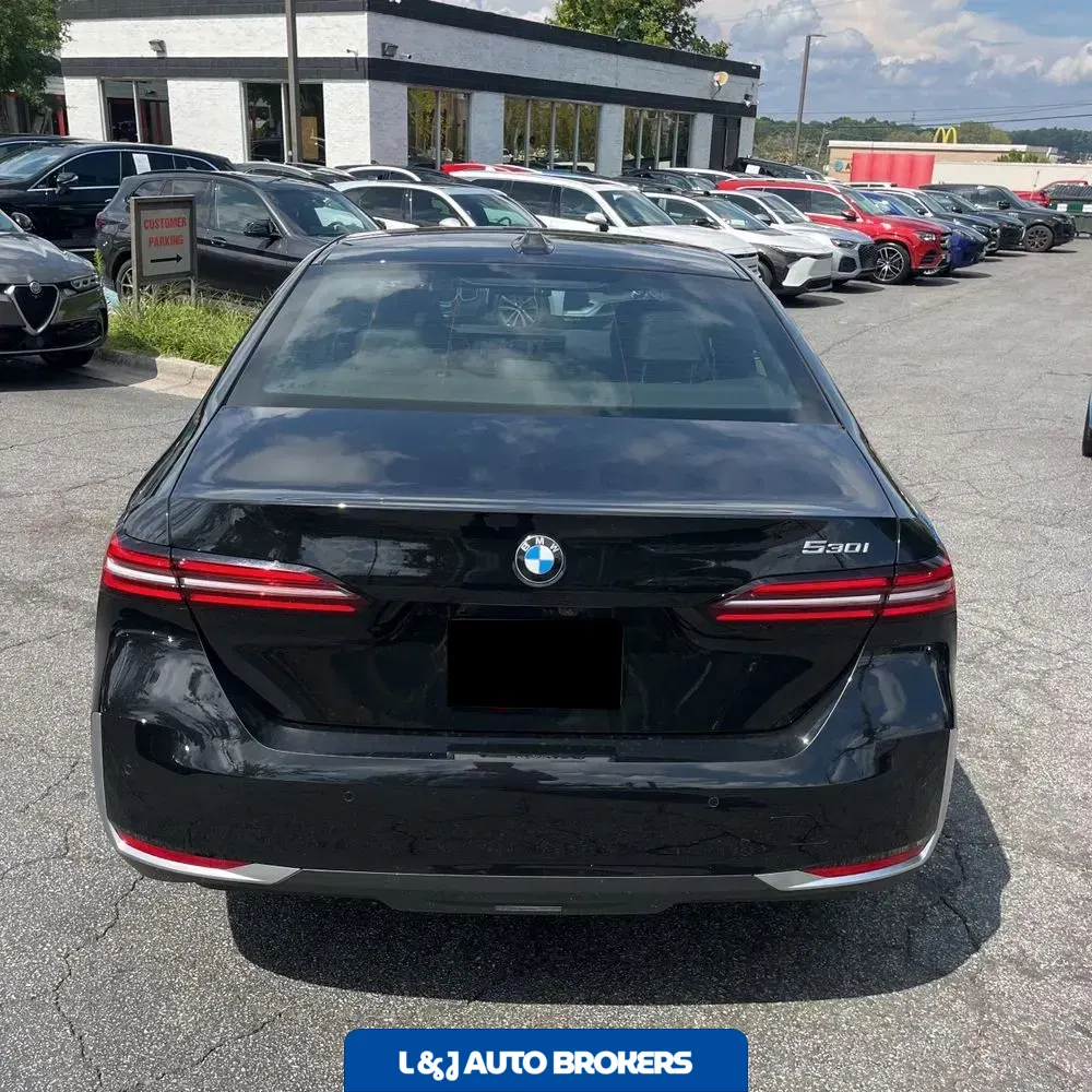 2025 BMW 5-Series 530i