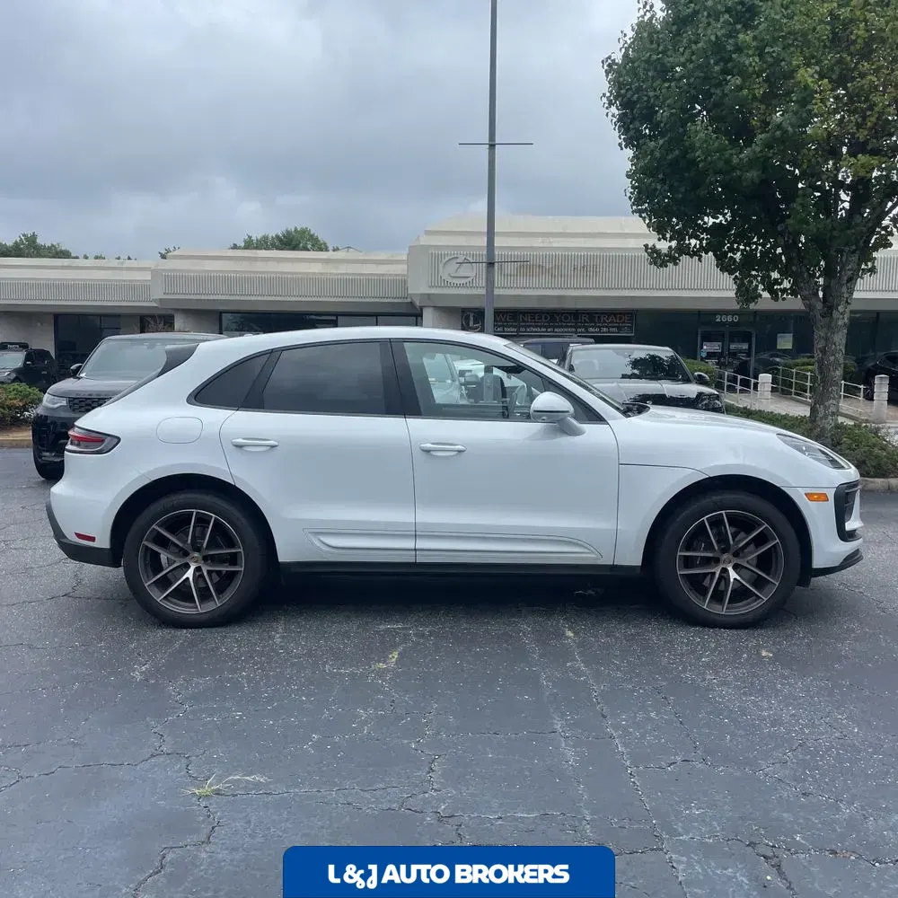 2024 Porsche Macan Base