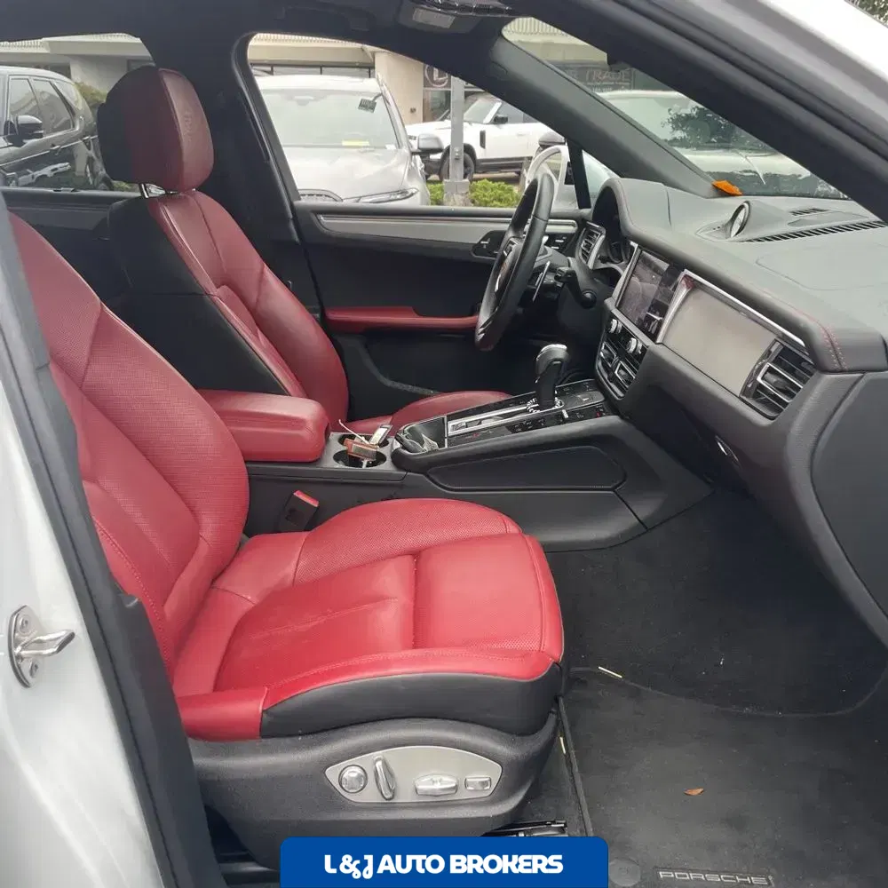 2024 Porsche Macan Base