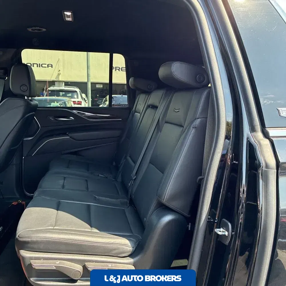 2023 Cadillac Escalade ESV Luxury