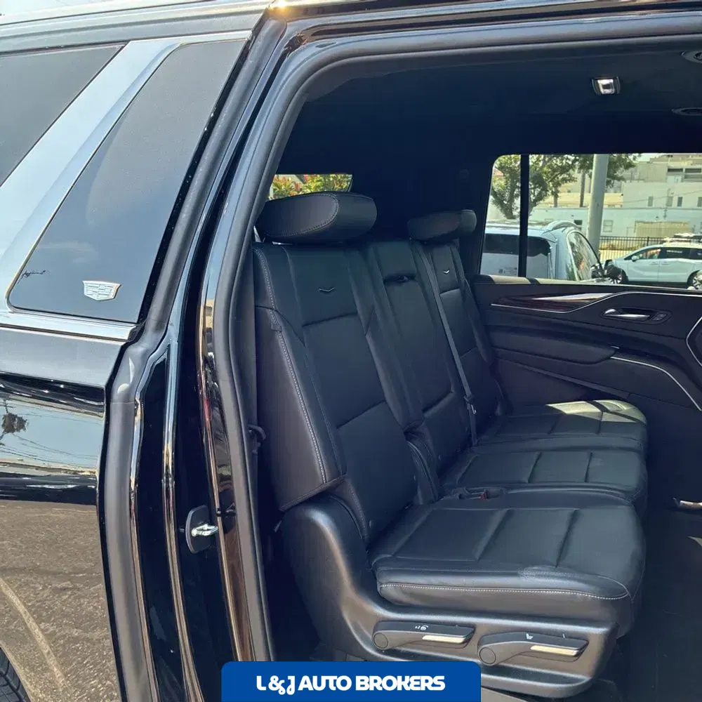 2023 Cadillac Escalade ESV Luxury