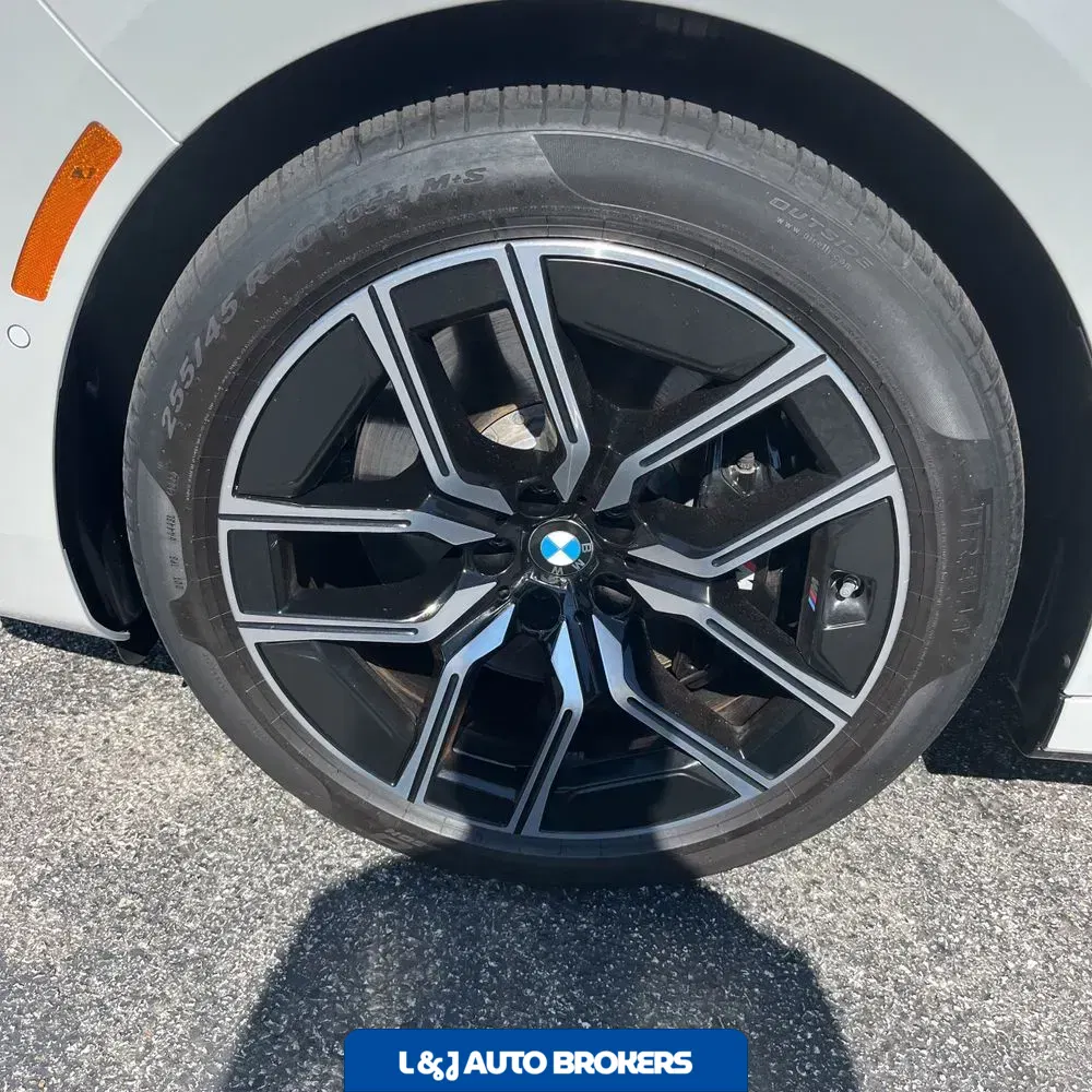 2023 BMW 7-Series 760xi