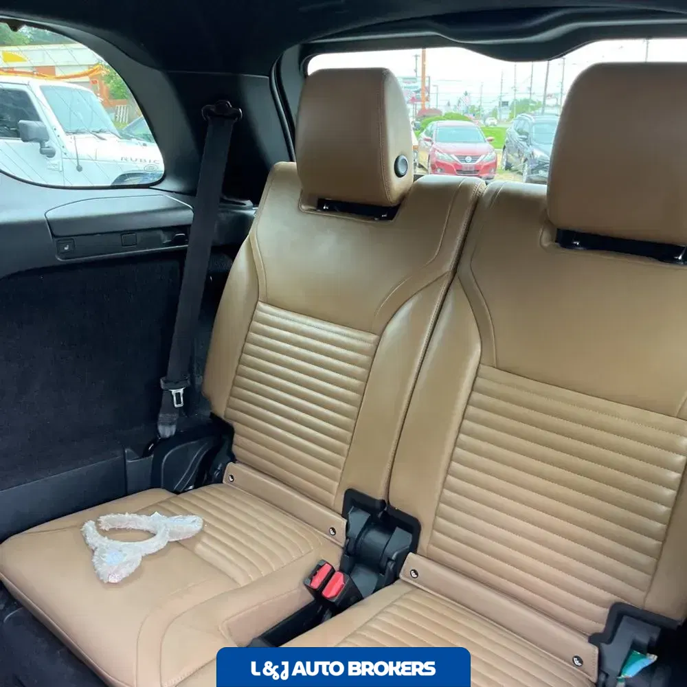 2024 Land Rover Discovery Dynamic SE P360