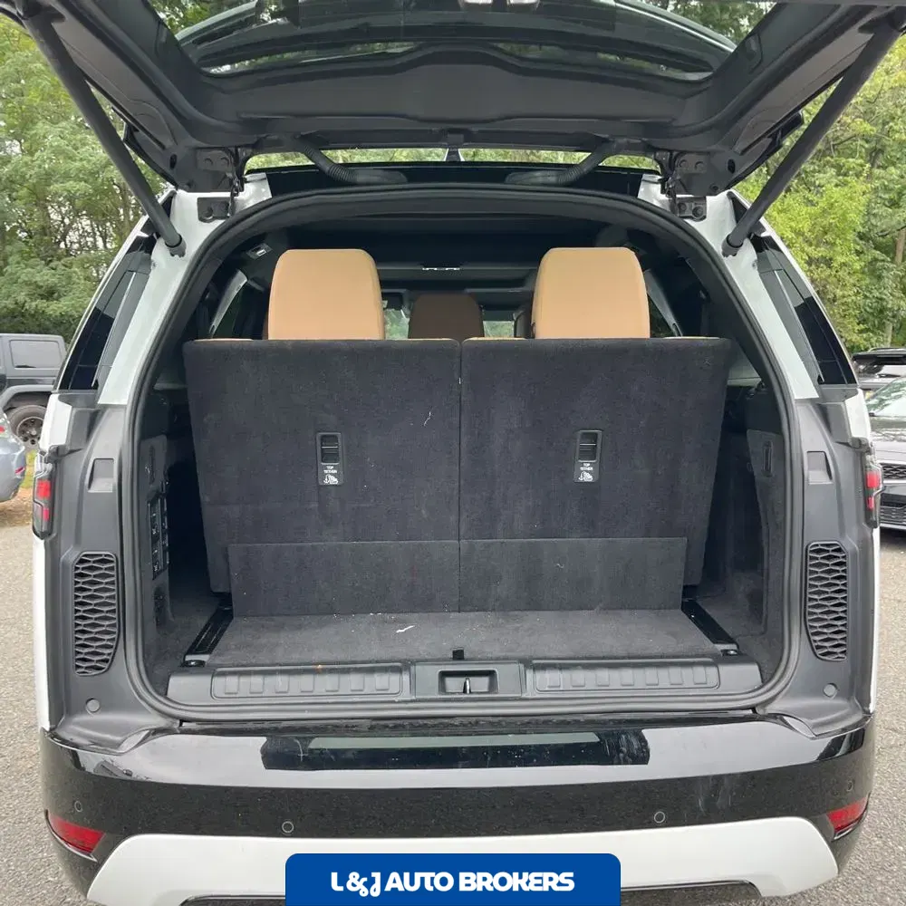 2024 Land Rover Discovery Dynamic SE P360