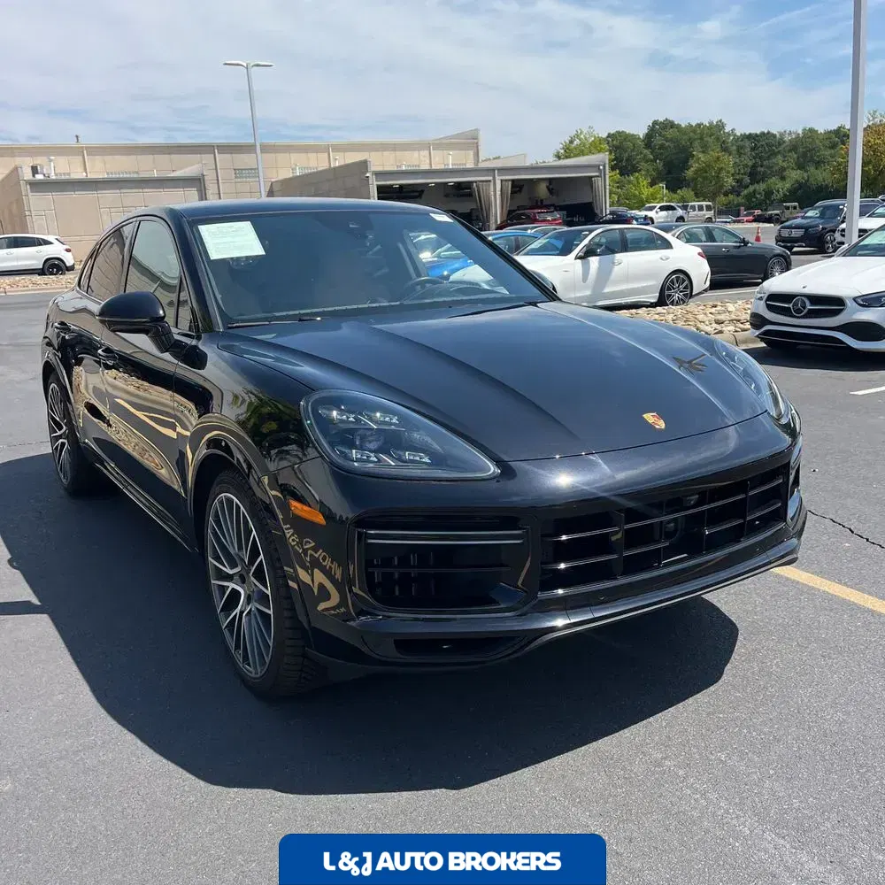 2022 Porsche Cayenne Turbo S E-Hybrid Coupe