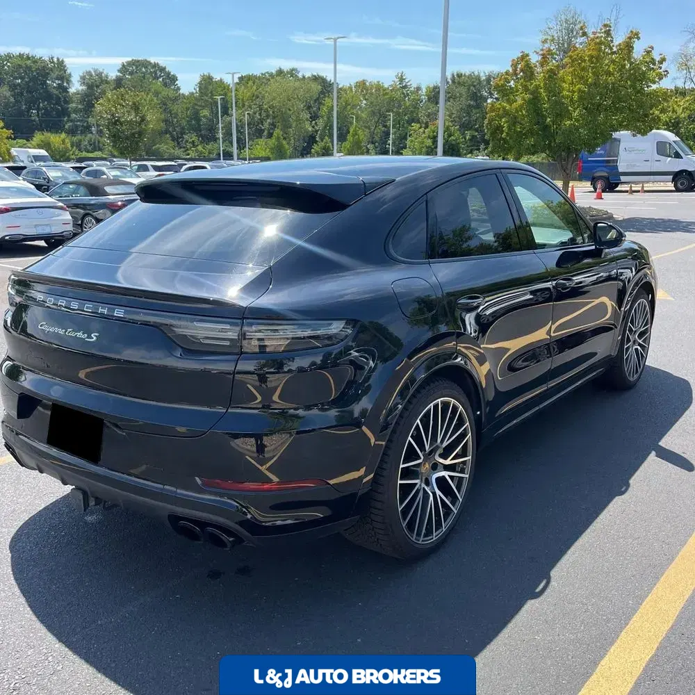 2022 Porsche Cayenne Turbo S E-Hybrid Coupe