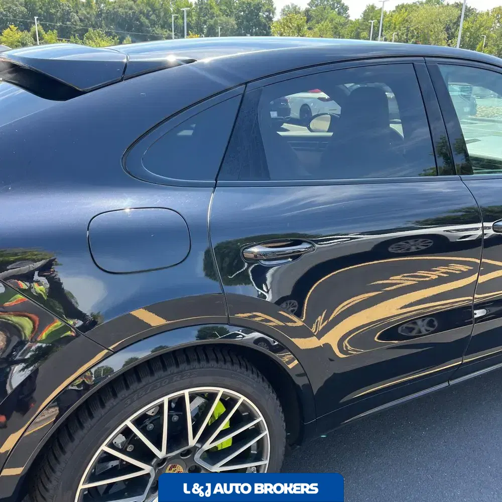 2022 Porsche Cayenne Turbo S E-Hybrid Coupe