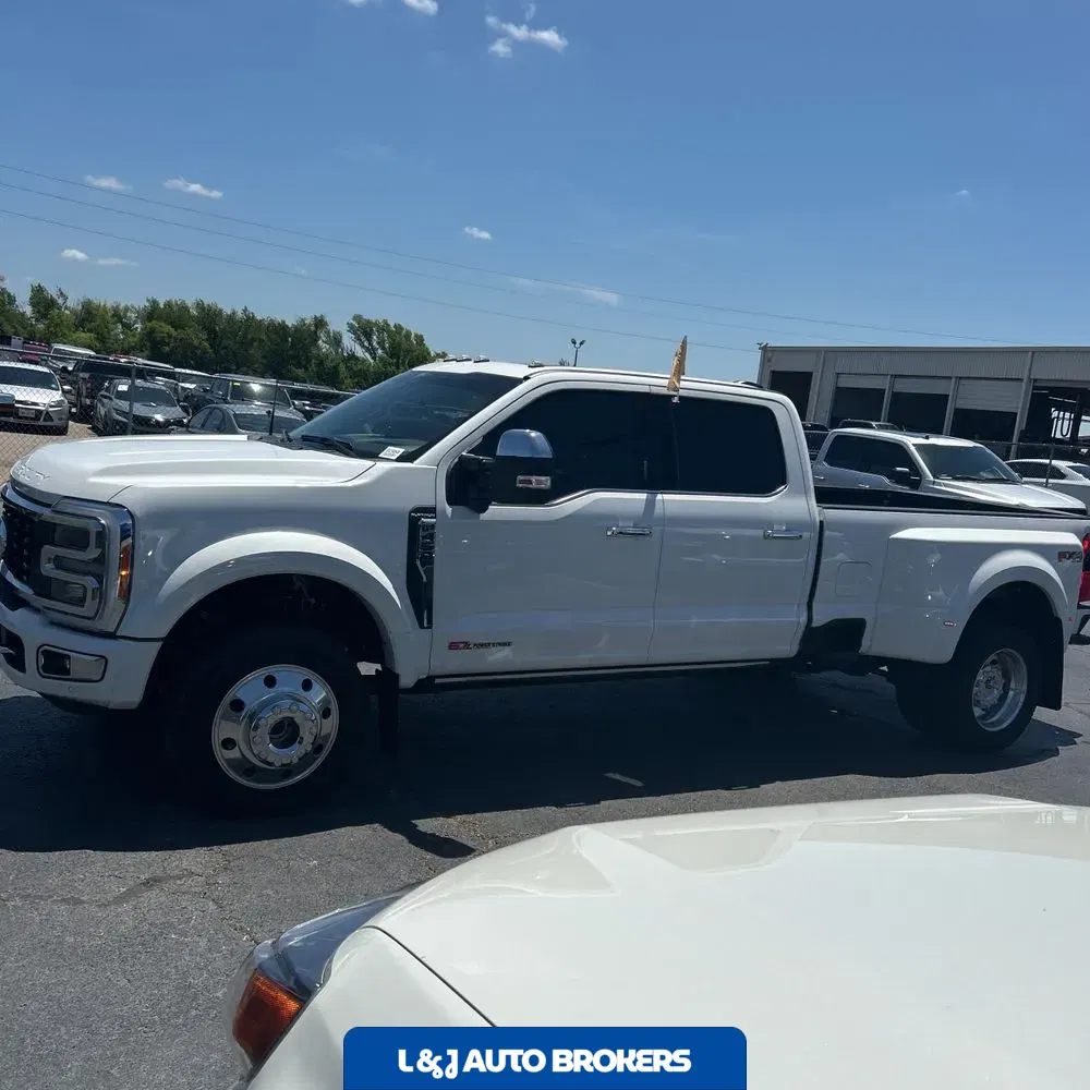 2023 Ford F-450 Super Duty Platinum
