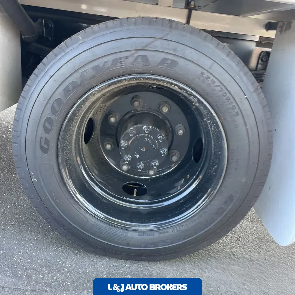 2023 Chevrolet Silverado 5500 W/T