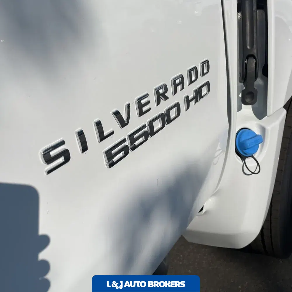 2023 Chevrolet Silverado 5500 W/T