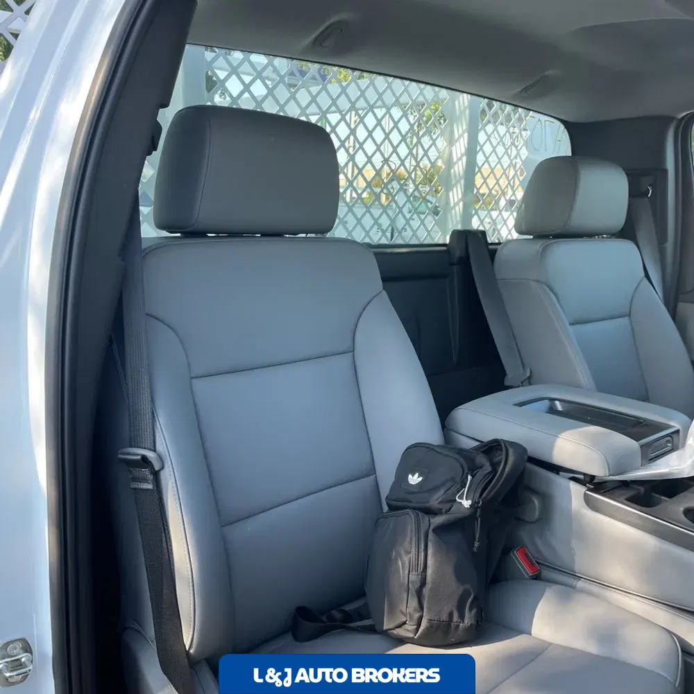 2023 Chevrolet Silverado 5500 W/T