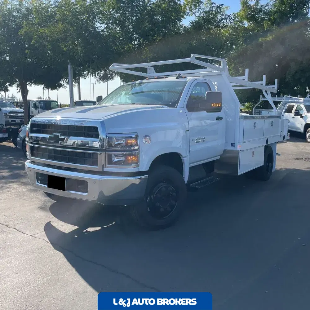 2023 Chevrolet Silverado 5500 W/T