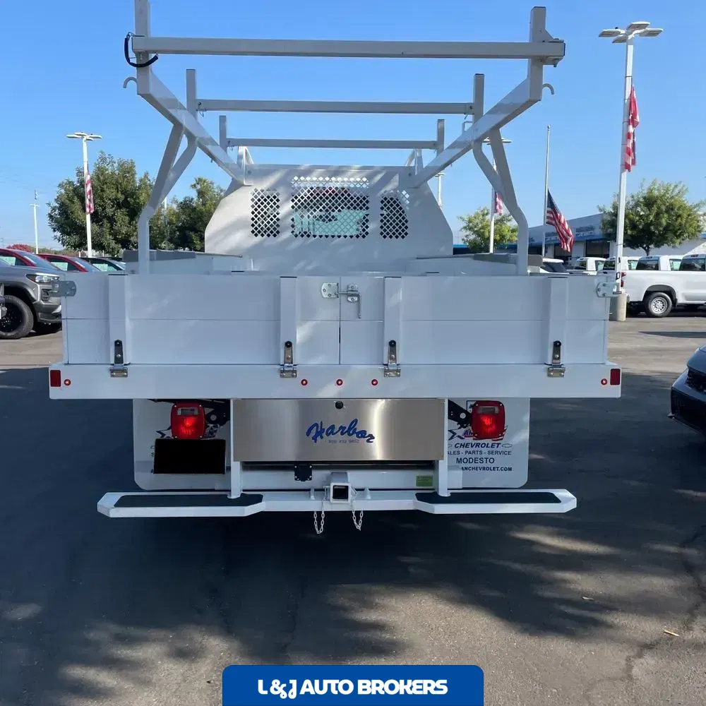 2023 Chevrolet Silverado 5500 W/T