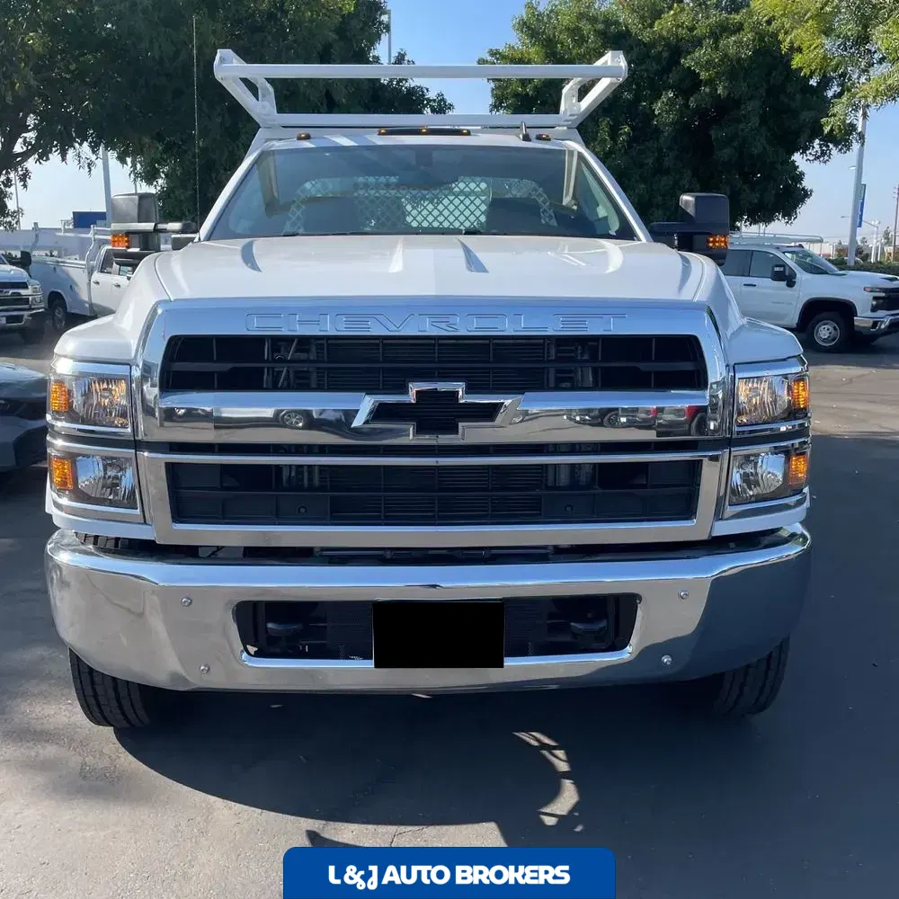 2023 Chevrolet Silverado 5500 W/T