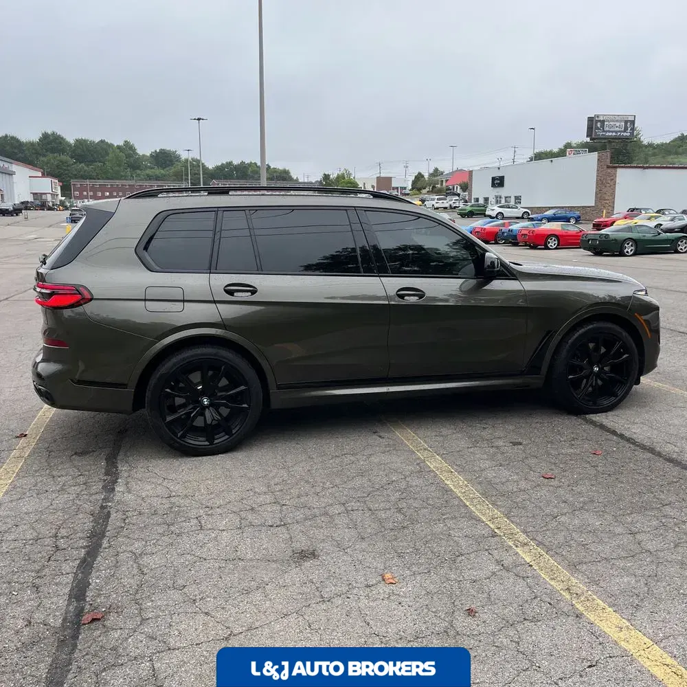 2024 BMW X7 M60i