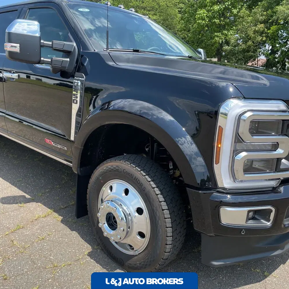 2025 Ford F-450 Super Duty Platinum