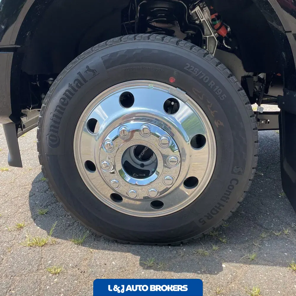 2025 Ford F-450 Super Duty Platinum