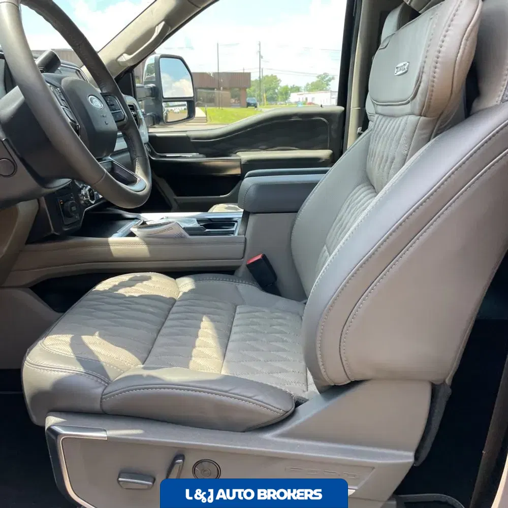 2025 Ford F-450 Super Duty Platinum