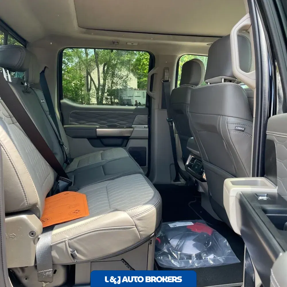2025 Ford F-450 Super Duty Platinum