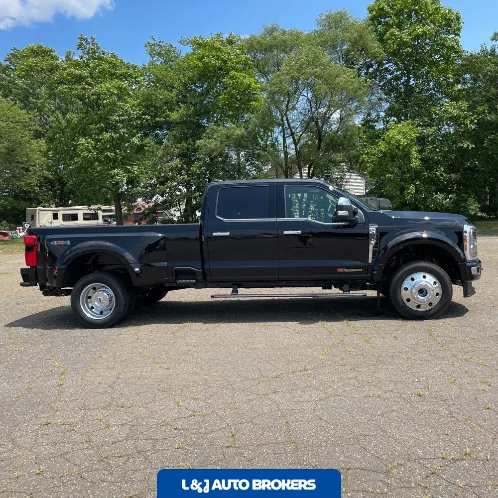 2025 Ford F-450 Super Duty Platinum
