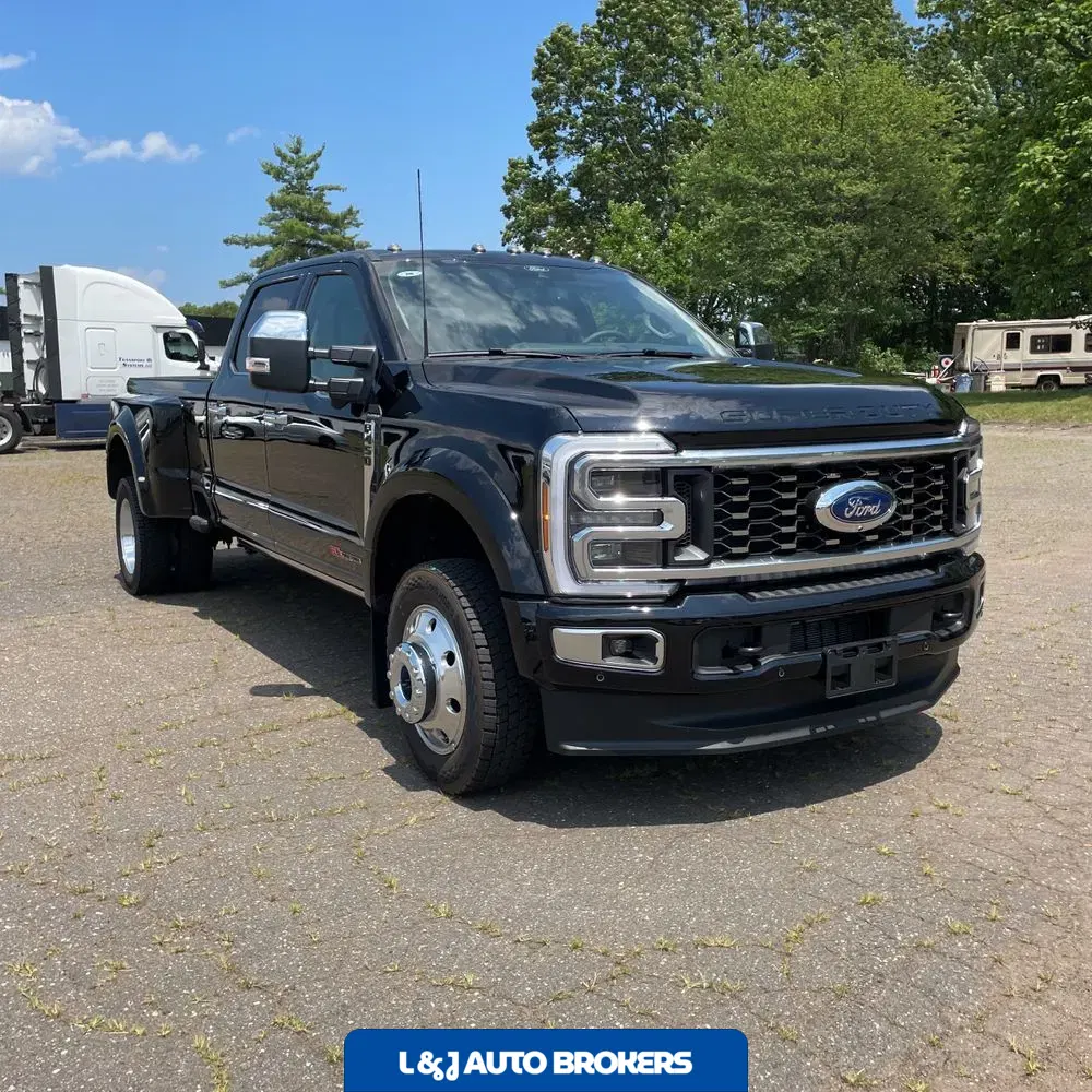 2025 Ford F-450 Super Duty Platinum