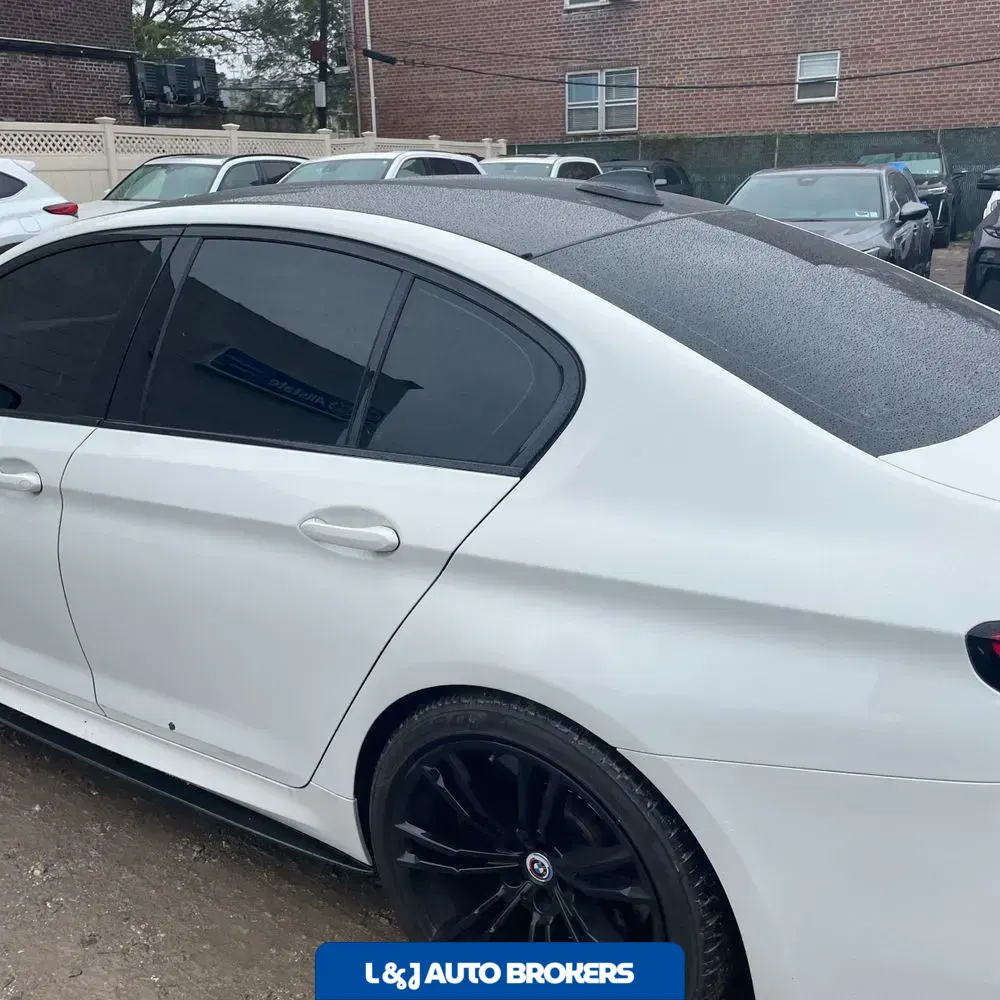 2023 BMW M5