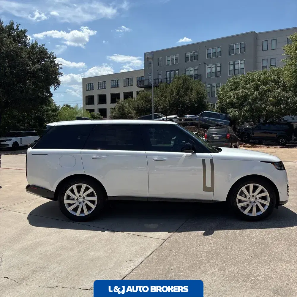 2024 Land Rover Range Rover SE P400