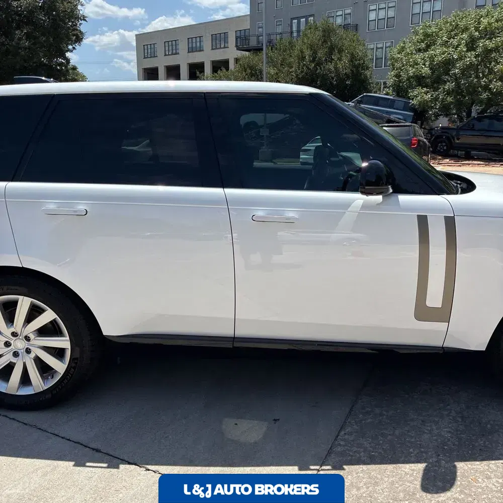 2024 Land Rover Range Rover SE P400