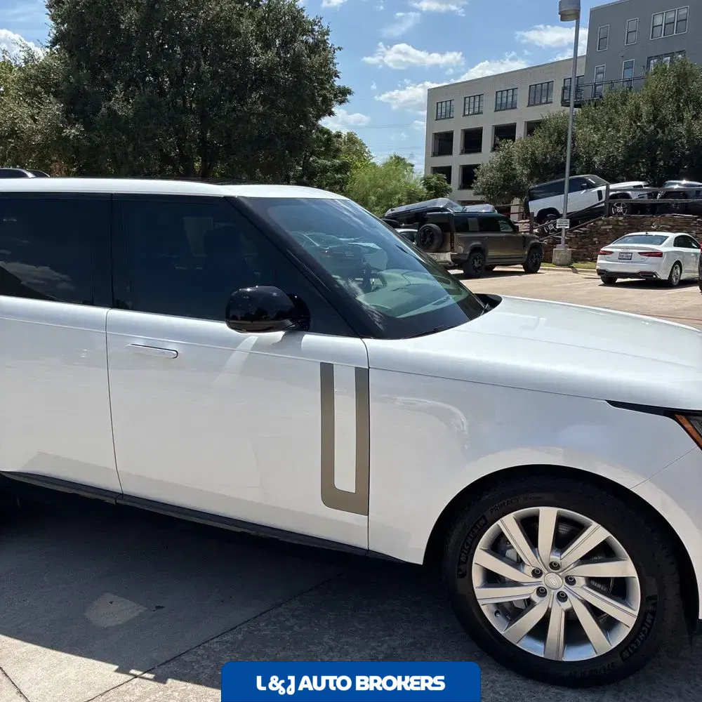 2024 Land Rover Range Rover SE P400