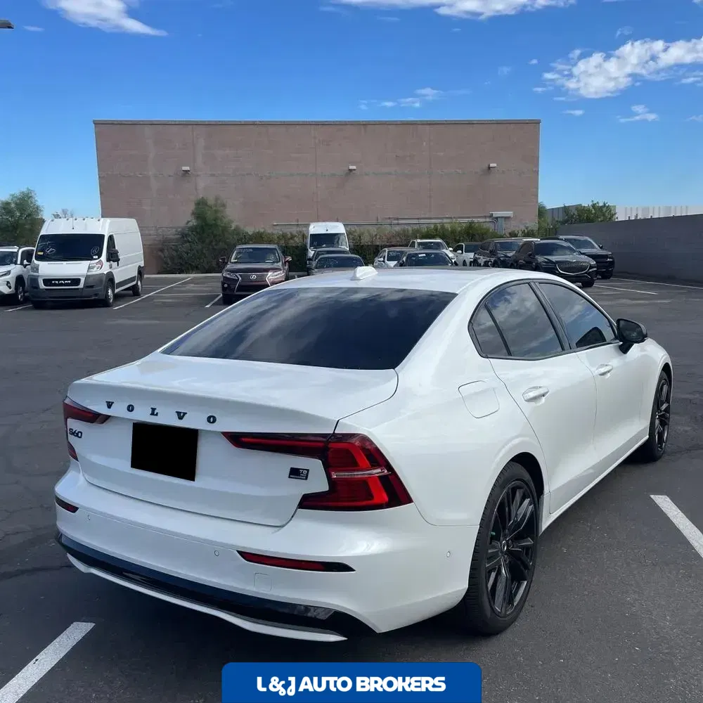 2024 Volvo S60 T8 - Ultimate PHEV