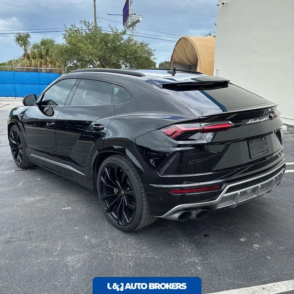 2020 Lamborghini Urus Base