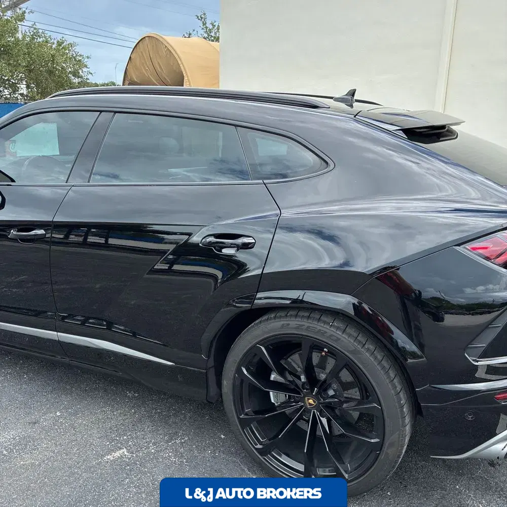 2020 Lamborghini Urus Base