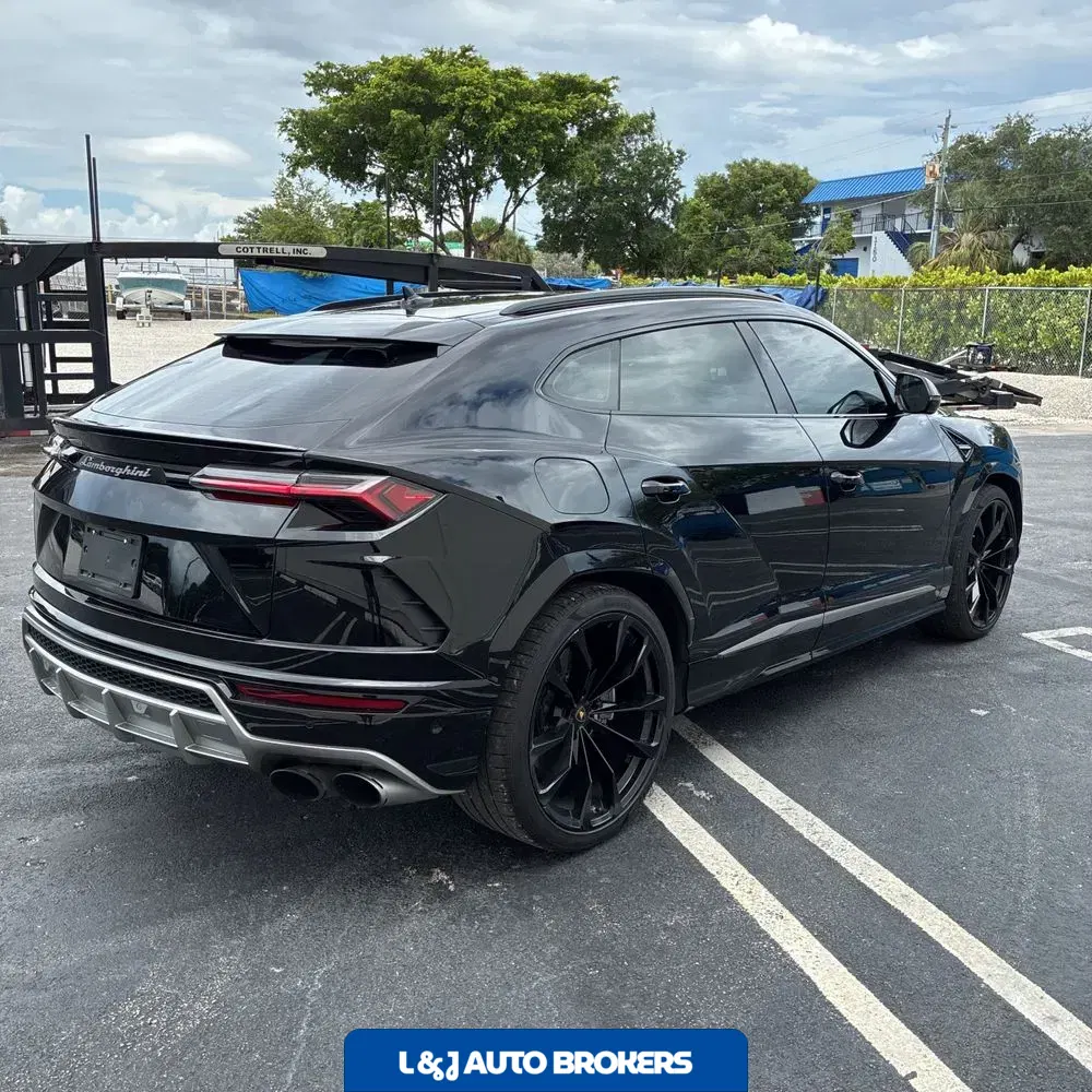2020 Lamborghini Urus Base