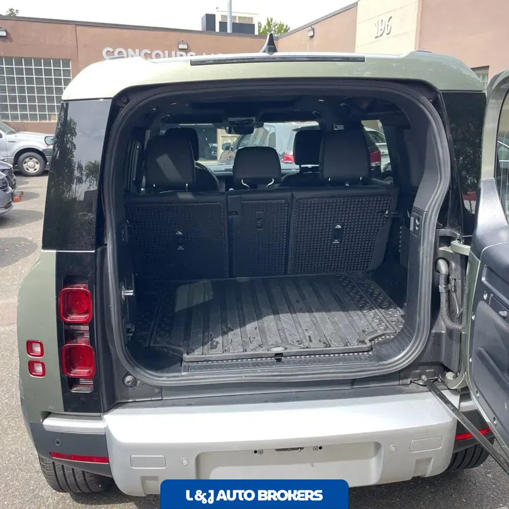 2024 Land Rover Defender 110 S P300