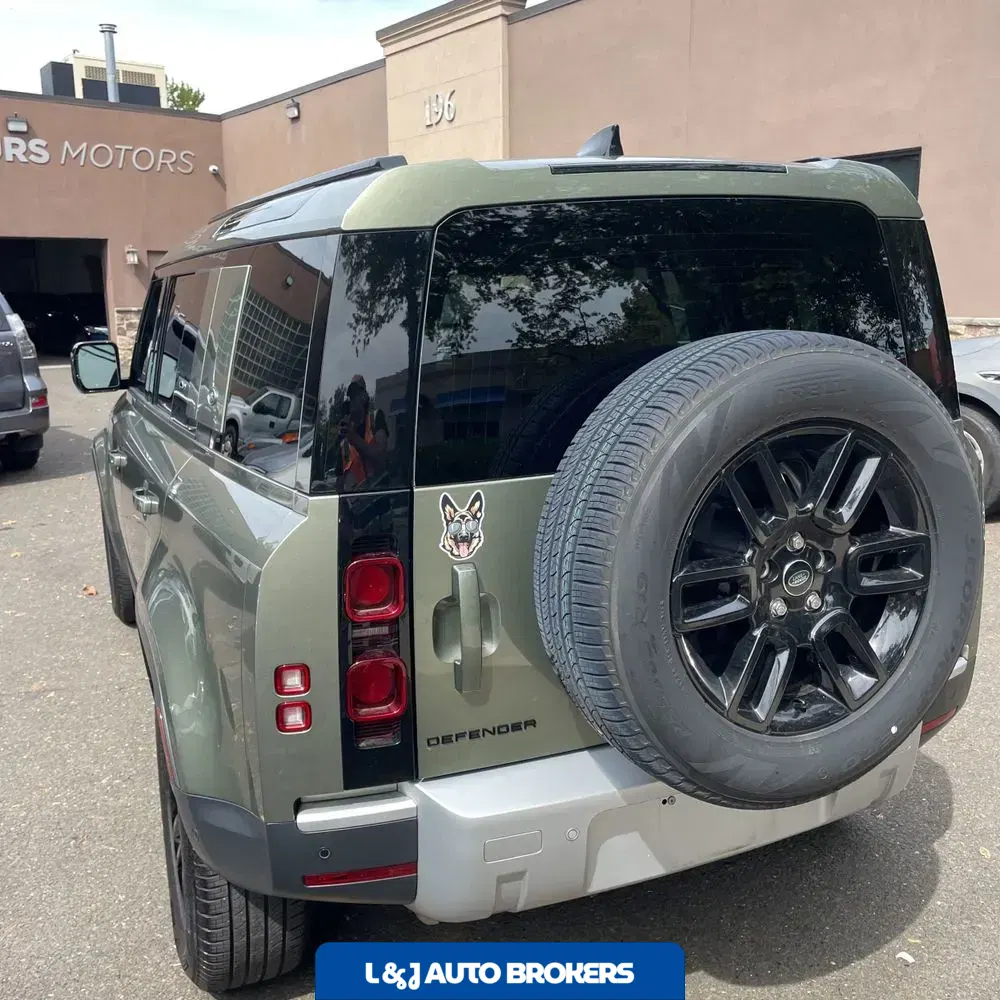 2024 Land Rover Defender 110 S P300