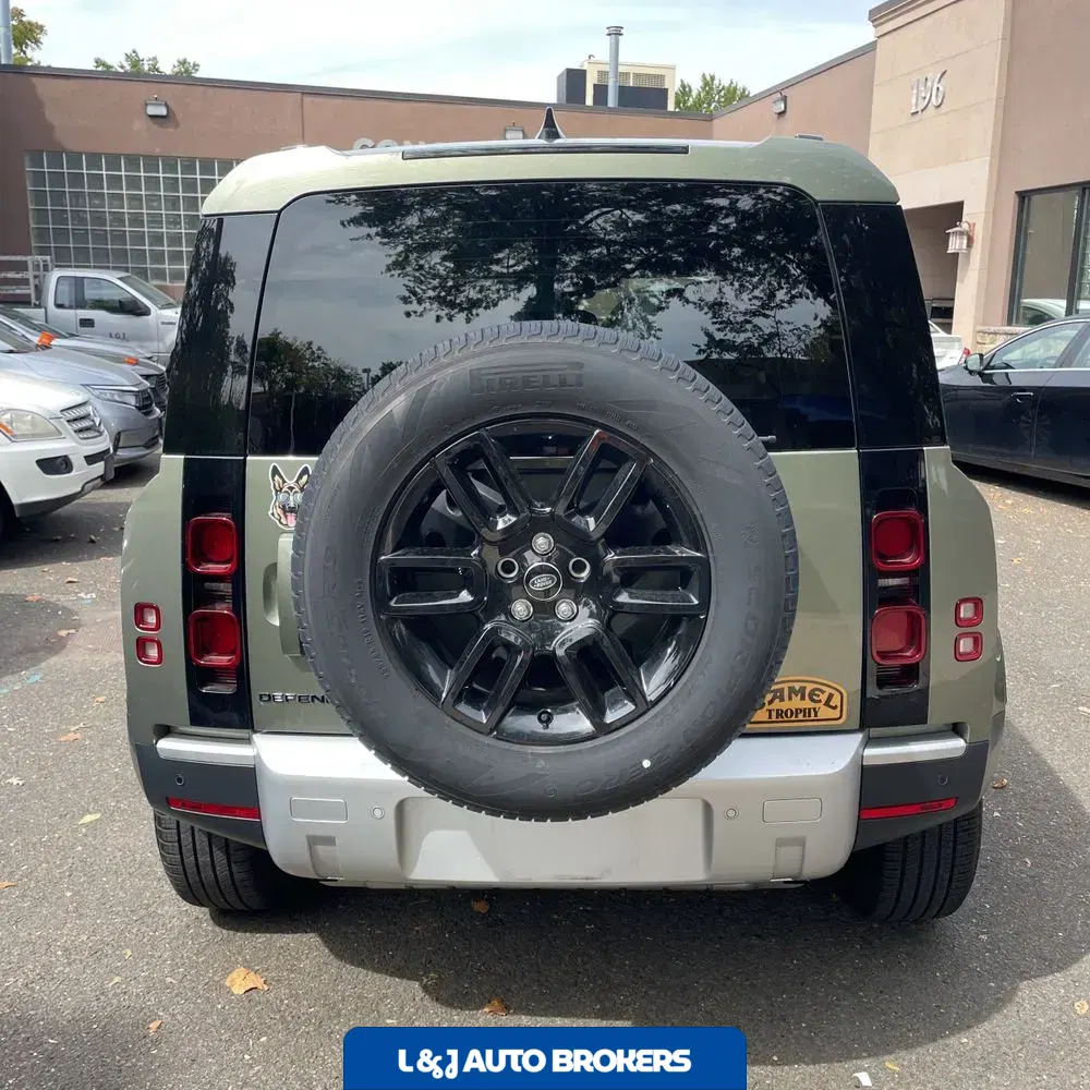 2024 Land Rover Defender 110 S P300