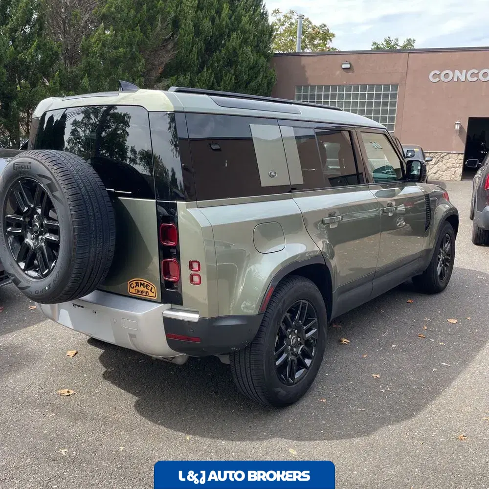 2024 Land Rover Defender 110 S P300