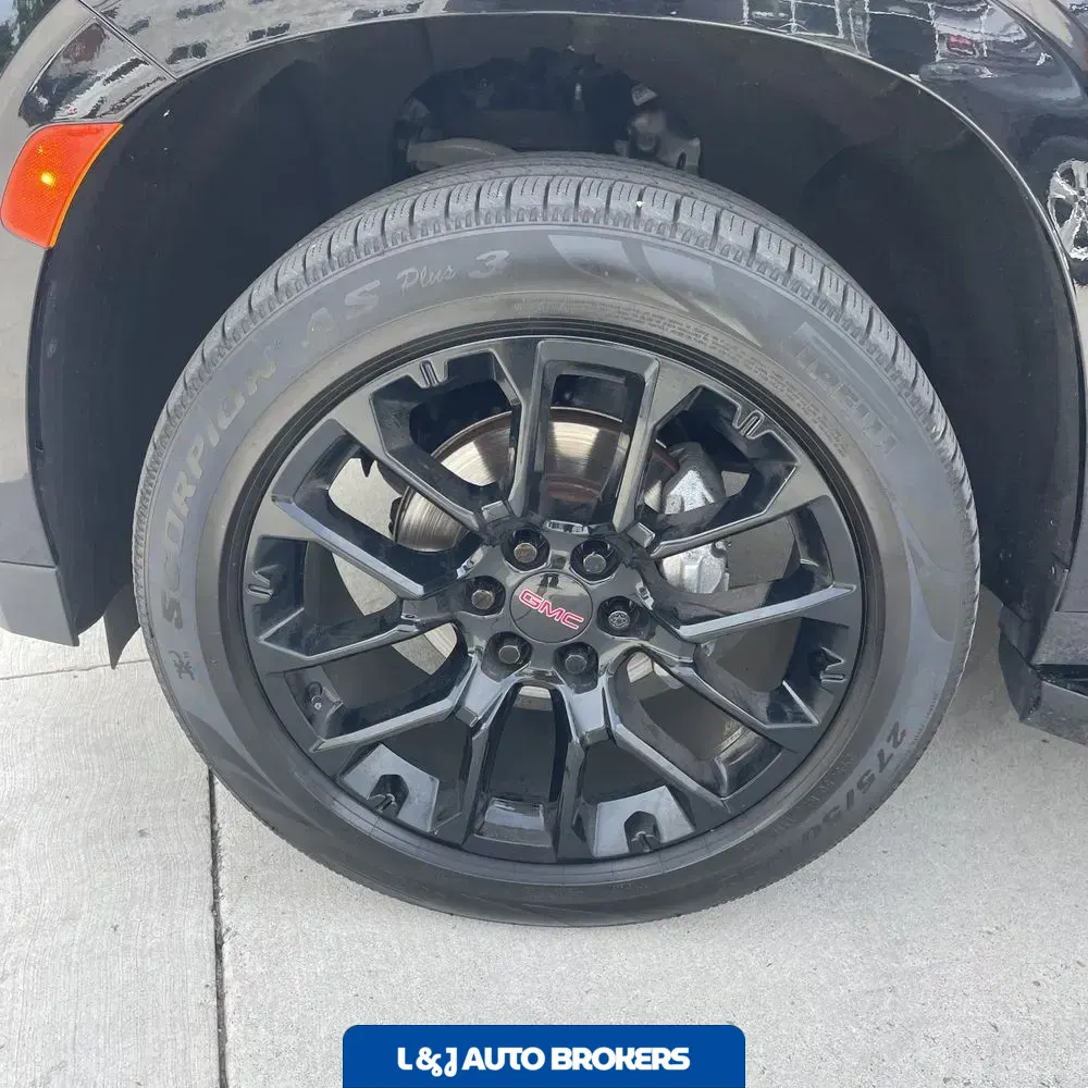 2023 GMC Yukon SLT