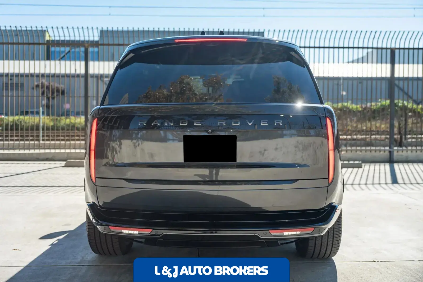 2024 Land Rover Range Rover P400 SE LWB